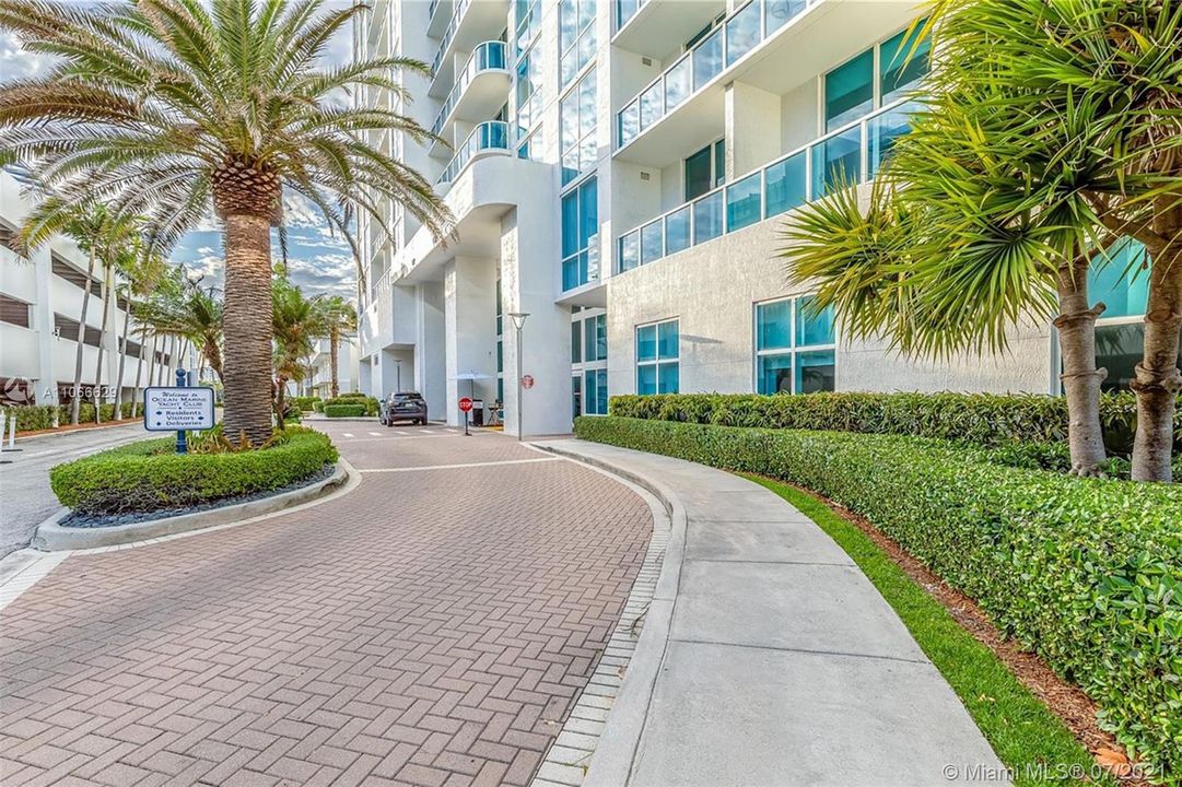 Recently Sold: $899,000 (2 beds, 2 baths, 1655 Square Feet)