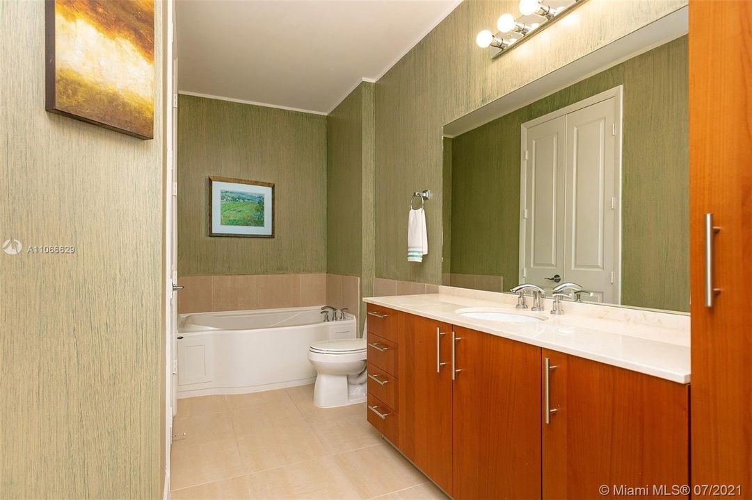 最近售出: $899,000 (2 贝兹, 2 浴室, 1655 平方英尺)