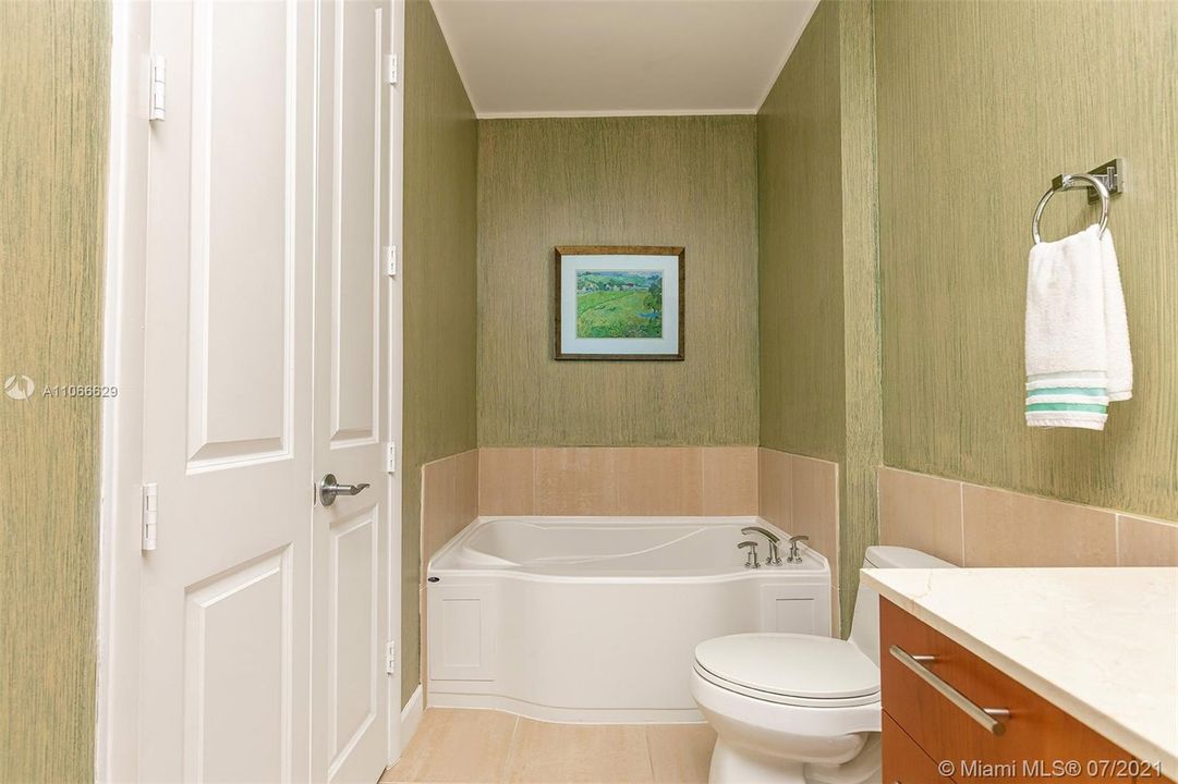 最近售出: $899,000 (2 贝兹, 2 浴室, 1655 平方英尺)