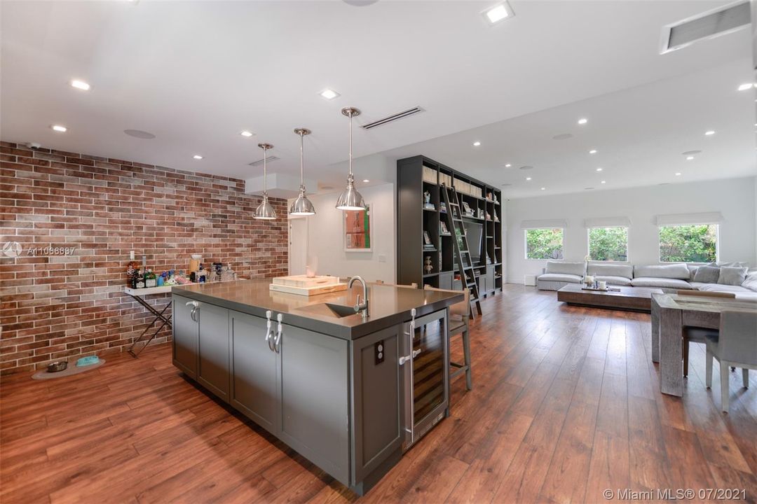 Recently Sold: $1,649,000 (3 beds, 3 baths, 2415 Square Feet)
