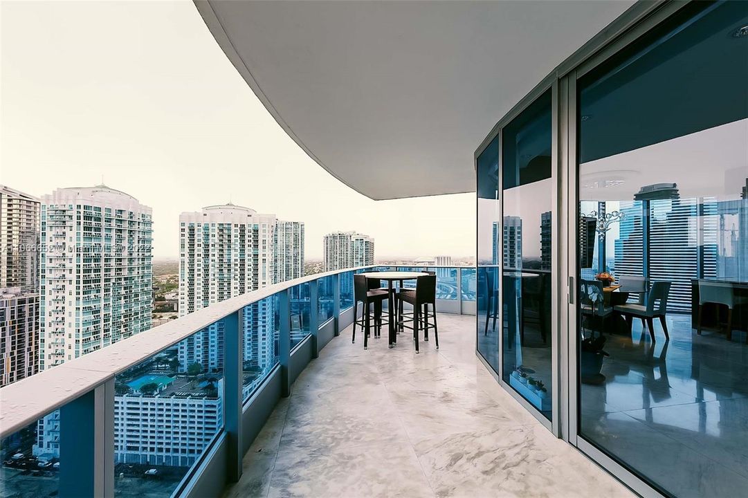 Recently Sold: $1,250,000 (2 beds, 2 baths, 1539 Square Feet)