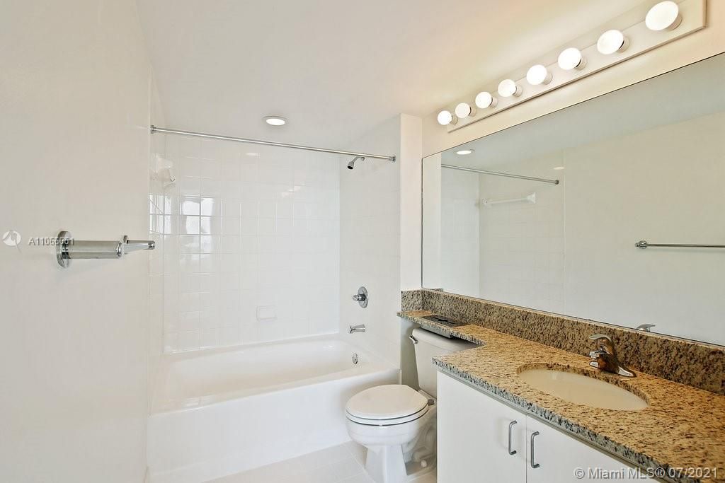 Recently Rented: $3,743 (2 beds, 2 baths, 1393 Square Feet)