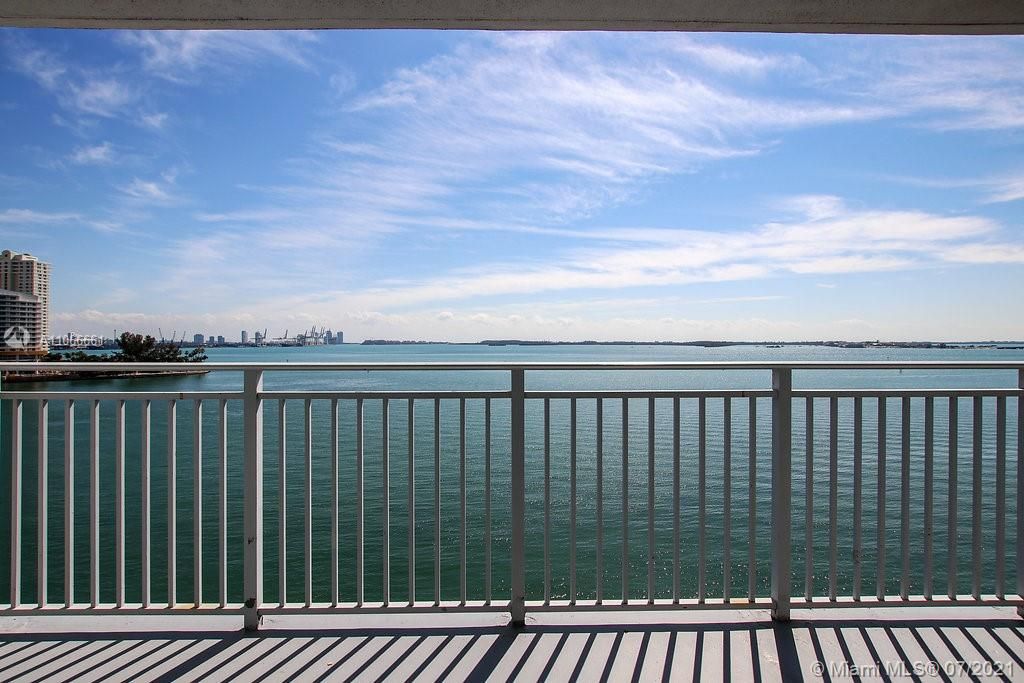 Recently Rented: $3,743 (2 beds, 2 baths, 1393 Square Feet)