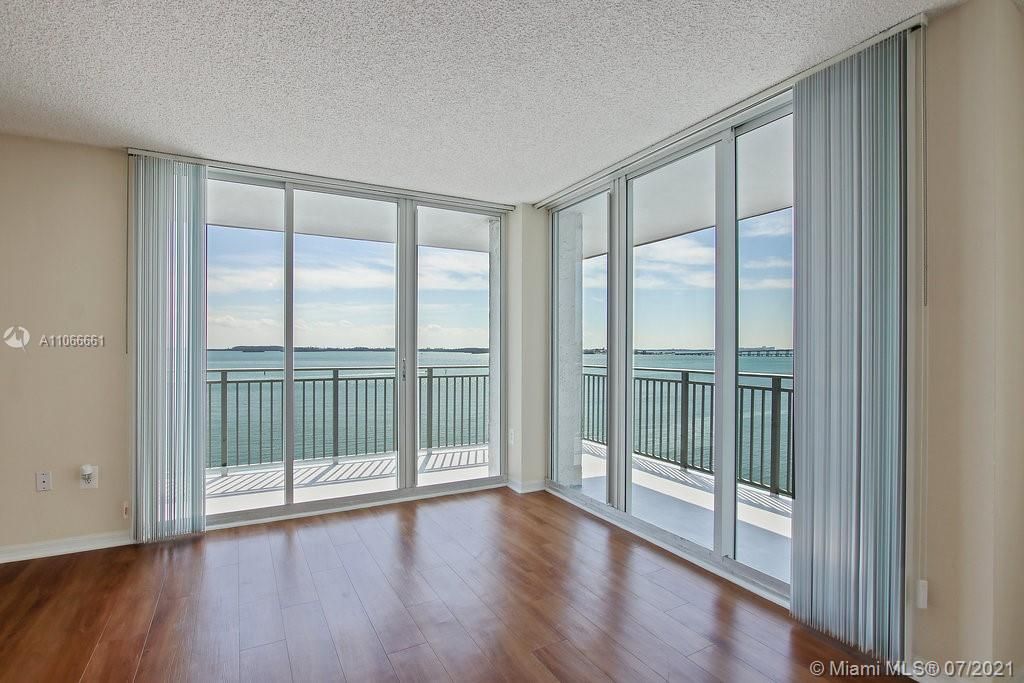 Recently Rented: $3,743 (2 beds, 2 baths, 1393 Square Feet)