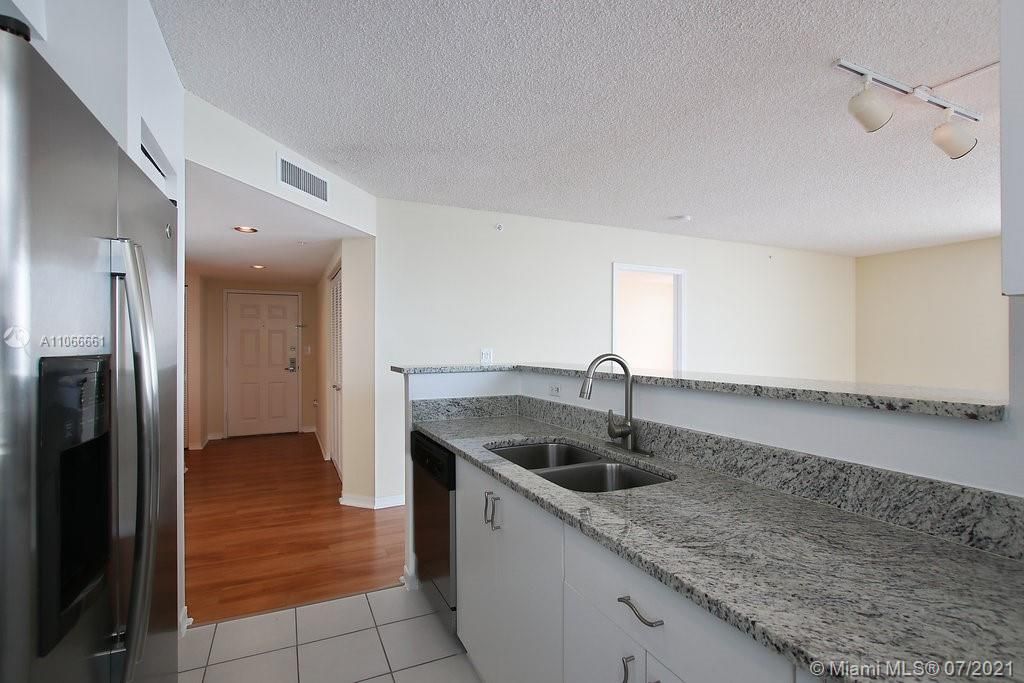 Recently Rented: $3,743 (2 beds, 2 baths, 1393 Square Feet)