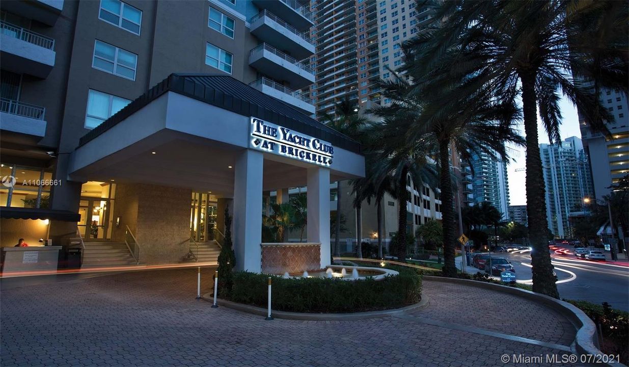 Recently Rented: $3,743 (2 beds, 2 baths, 1393 Square Feet)