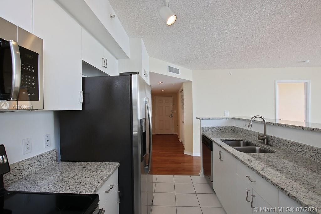 Recently Rented: $3,743 (2 beds, 2 baths, 1393 Square Feet)