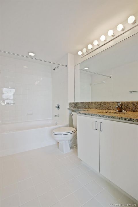 Recently Rented: $3,743 (2 beds, 2 baths, 1393 Square Feet)