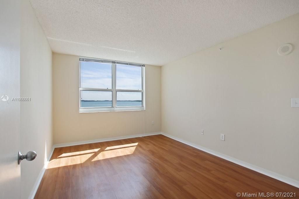 Recently Rented: $3,743 (2 beds, 2 baths, 1393 Square Feet)