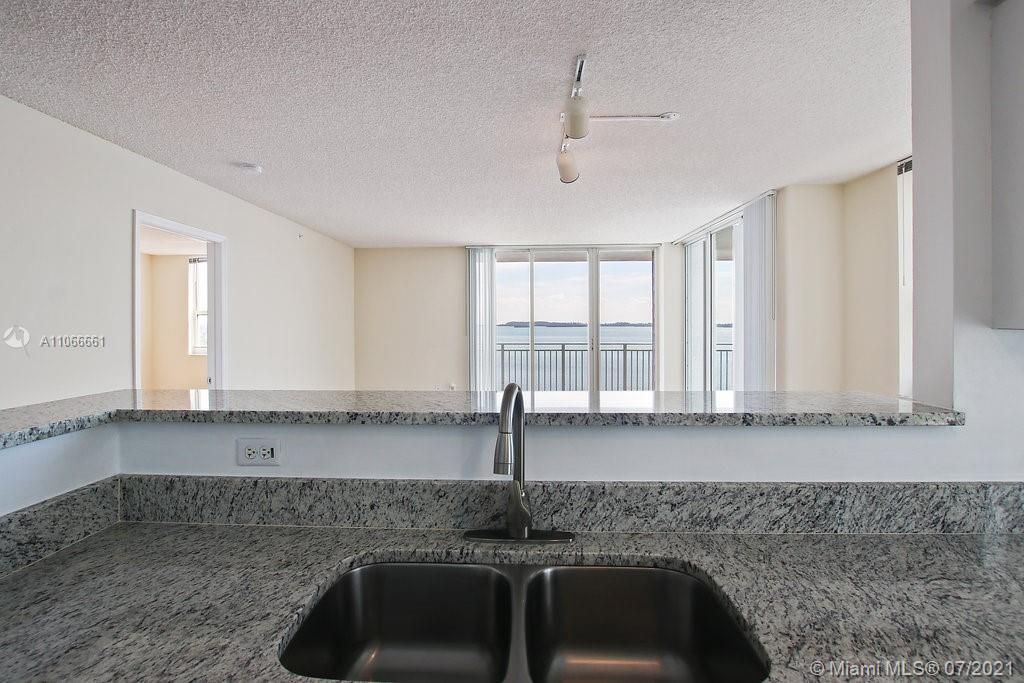Recently Rented: $3,743 (2 beds, 2 baths, 1393 Square Feet)
