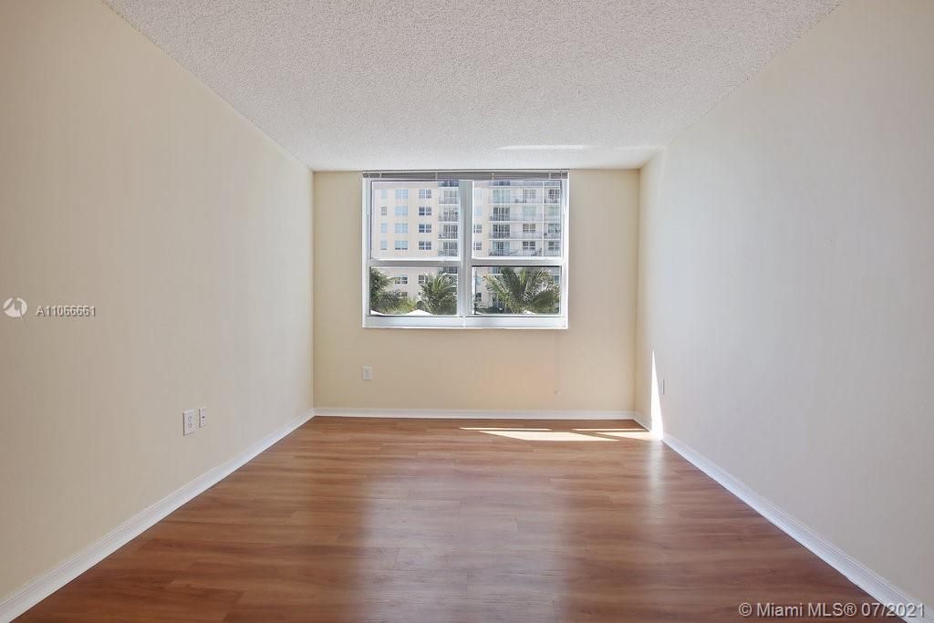 Recently Rented: $3,743 (2 beds, 2 baths, 1393 Square Feet)