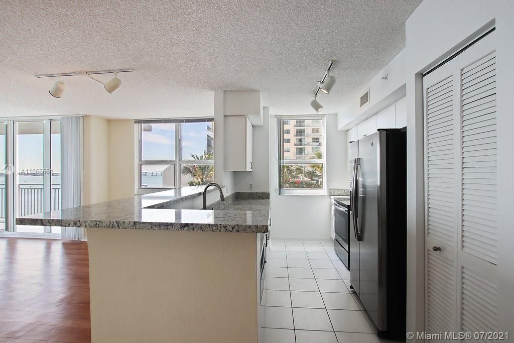 Recently Rented: $3,743 (2 beds, 2 baths, 1393 Square Feet)