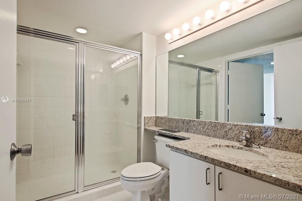 Recently Rented: $3,743 (2 beds, 2 baths, 1393 Square Feet)