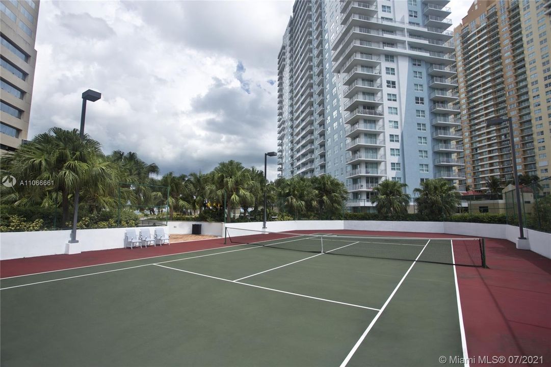 Recently Rented: $3,743 (2 beds, 2 baths, 1393 Square Feet)