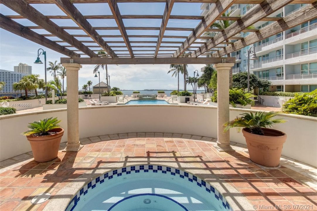 Recently Rented: $3,743 (2 beds, 2 baths, 1393 Square Feet)