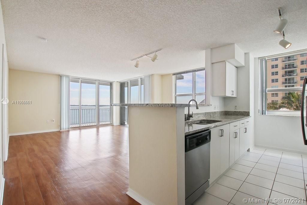 Recently Rented: $3,743 (2 beds, 2 baths, 1393 Square Feet)
