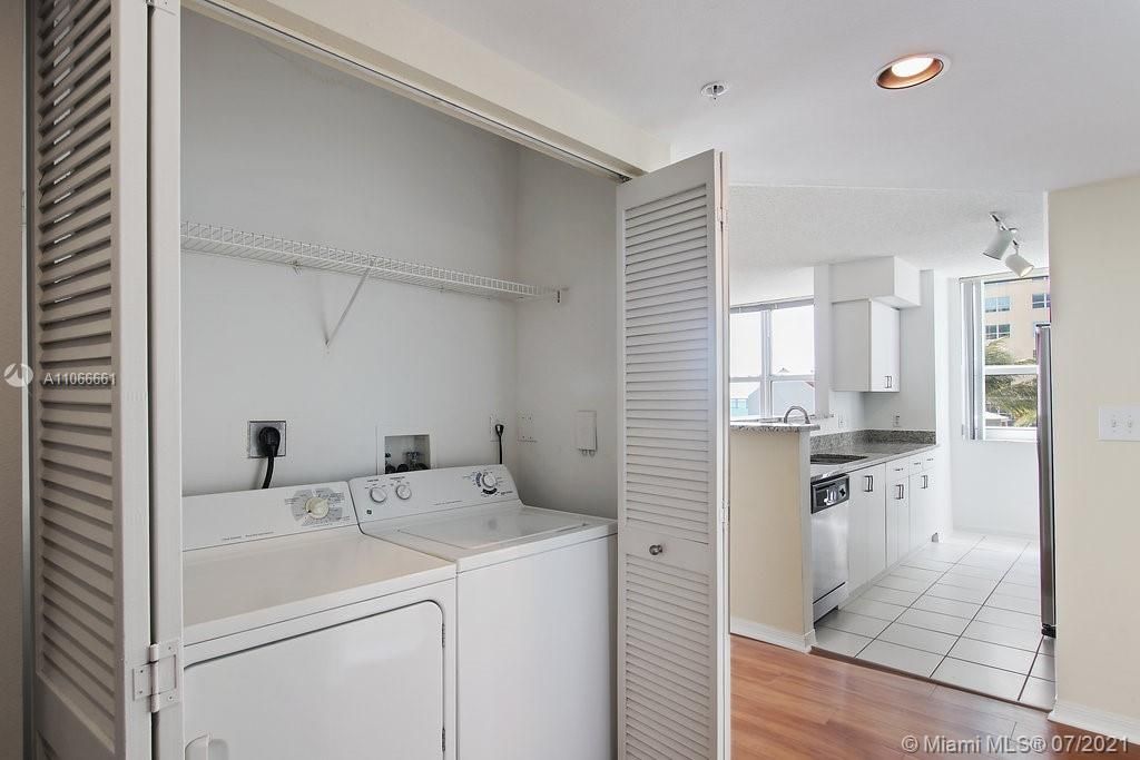Recently Rented: $3,743 (2 beds, 2 baths, 1393 Square Feet)