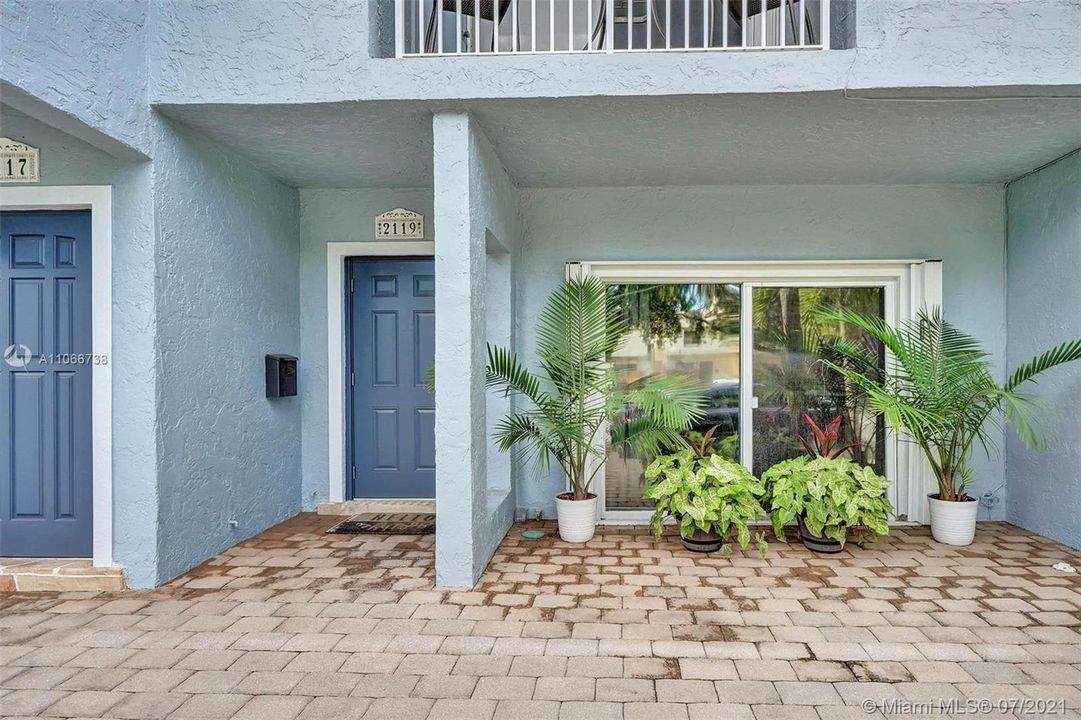 Recently Sold: $415,000 (2 beds, 2 baths, 1807 Square Feet)