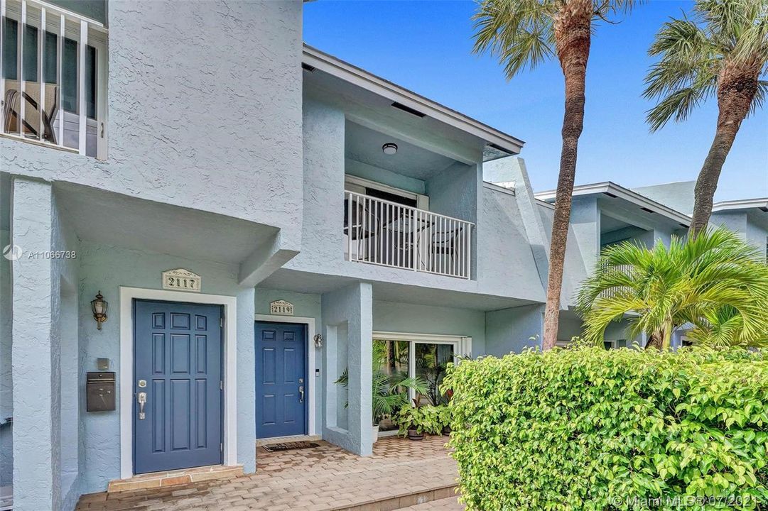 Recently Sold: $415,000 (2 beds, 2 baths, 1807 Square Feet)