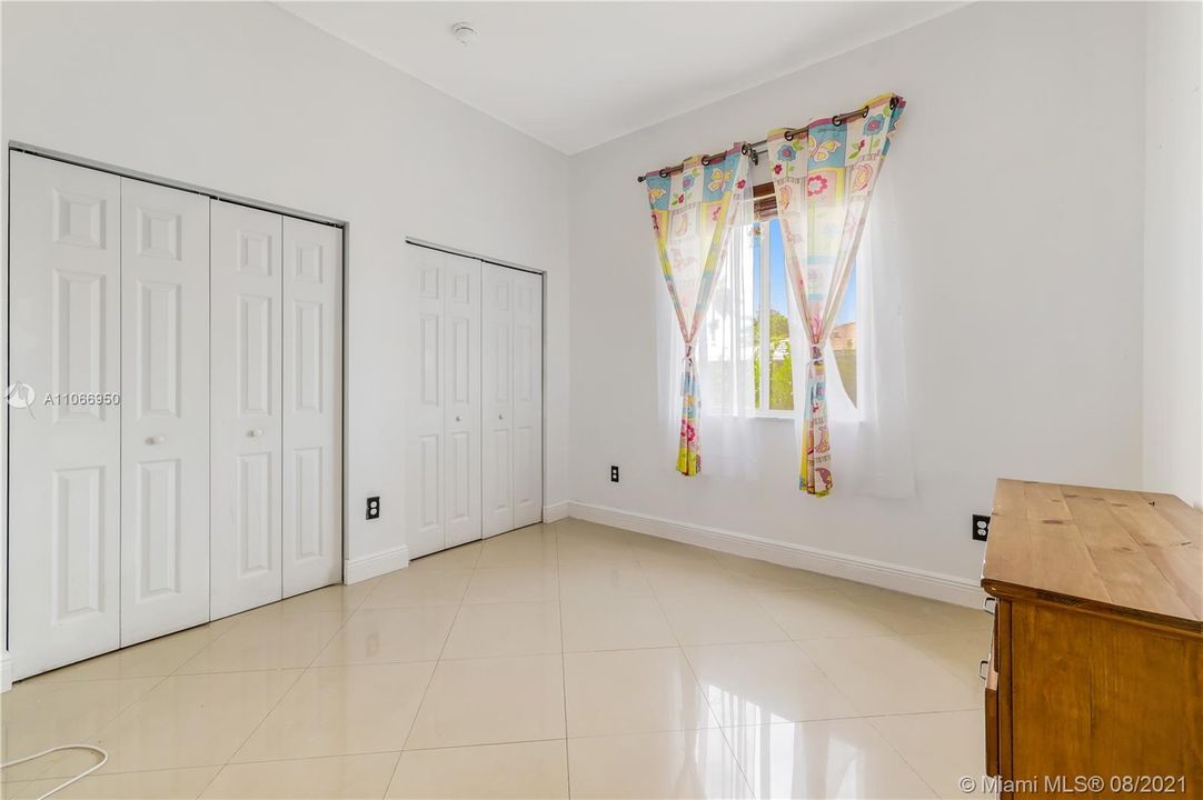 Recently Sold: $520,000 (4 beds, 2 baths, 2366 Square Feet)