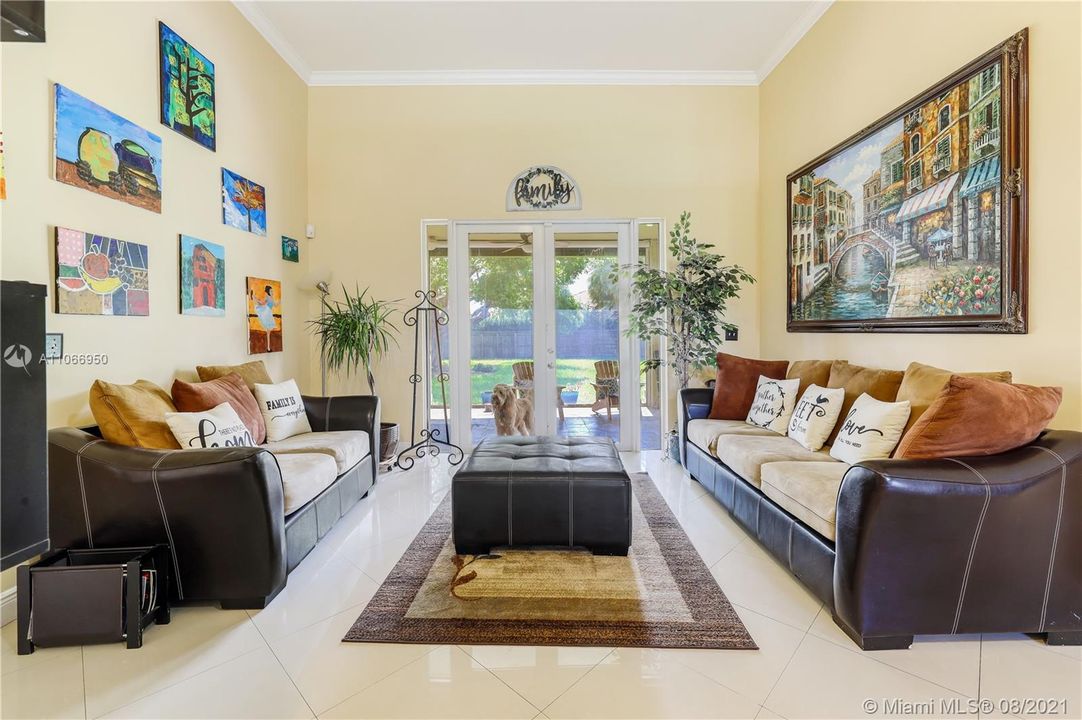 Recently Sold: $520,000 (4 beds, 2 baths, 2366 Square Feet)