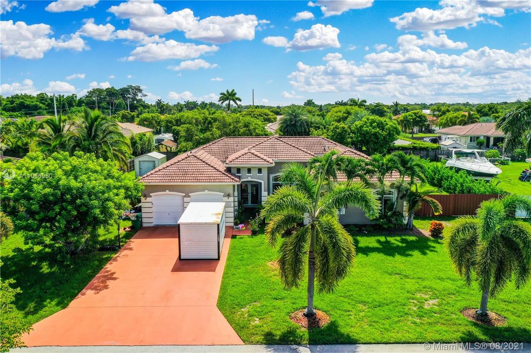 Recently Sold: $520,000 (4 beds, 2 baths, 2366 Square Feet)