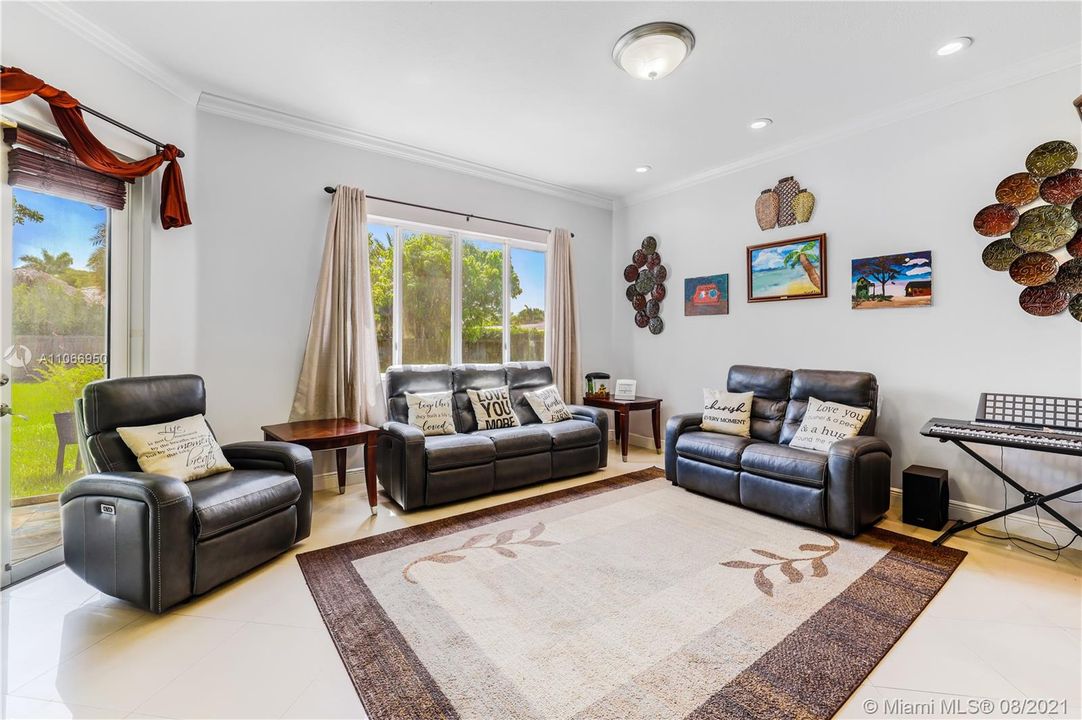 Recently Sold: $520,000 (4 beds, 2 baths, 2366 Square Feet)