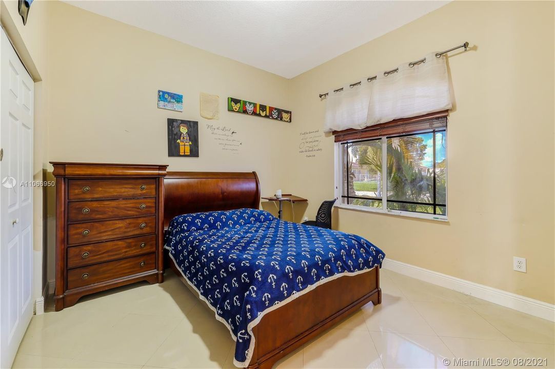 Recently Sold: $520,000 (4 beds, 2 baths, 2366 Square Feet)