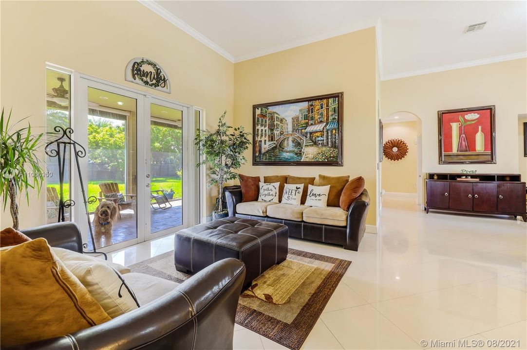 Recently Sold: $520,000 (4 beds, 2 baths, 2366 Square Feet)