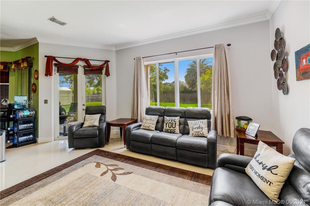 Recently Sold: $520,000 (4 beds, 2 baths, 2366 Square Feet)