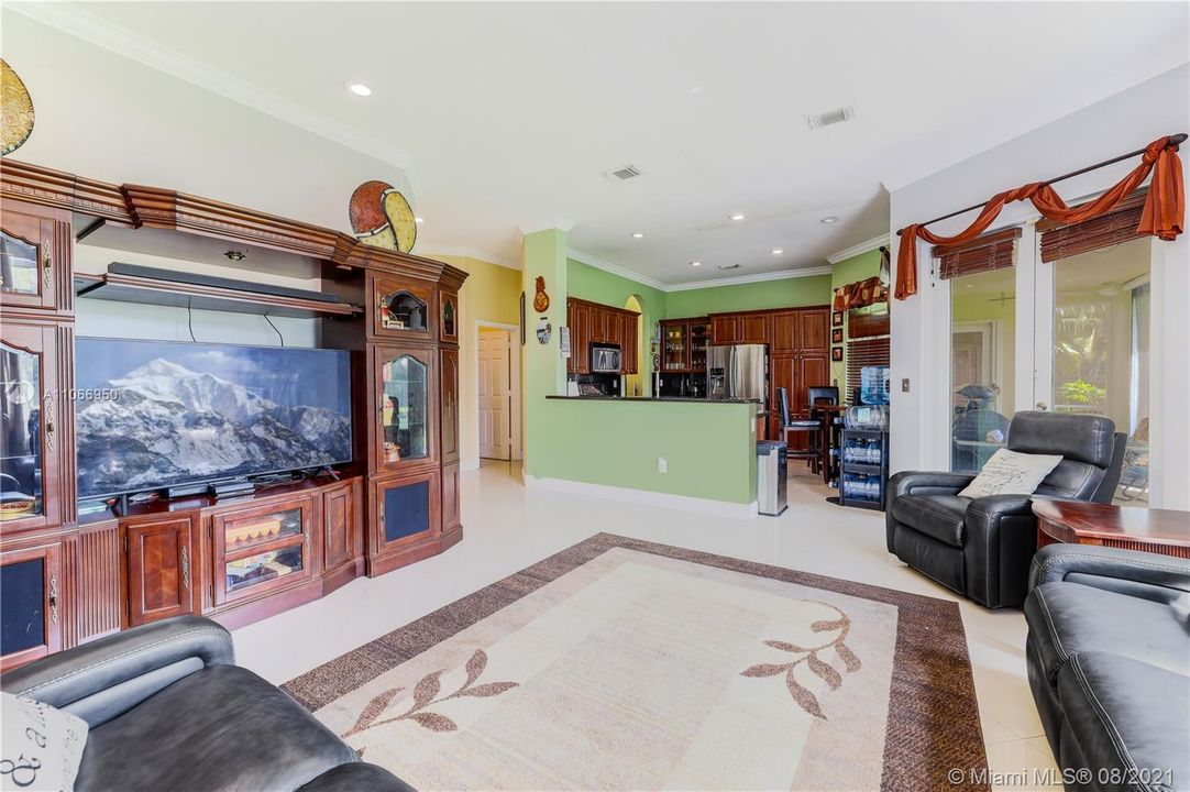 Recently Sold: $520,000 (4 beds, 2 baths, 2366 Square Feet)