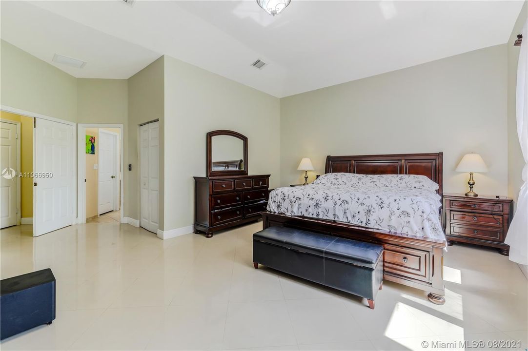 Recently Sold: $520,000 (4 beds, 2 baths, 2366 Square Feet)