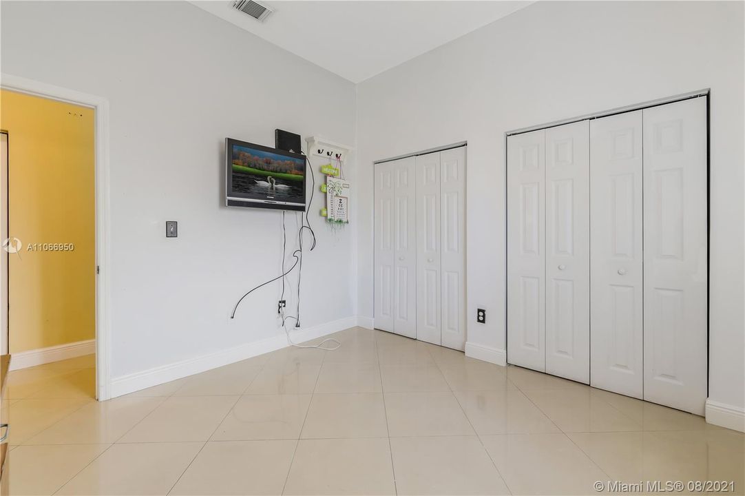 Recently Sold: $520,000 (4 beds, 2 baths, 2366 Square Feet)