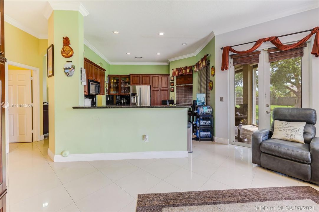 Recently Sold: $520,000 (4 beds, 2 baths, 2366 Square Feet)