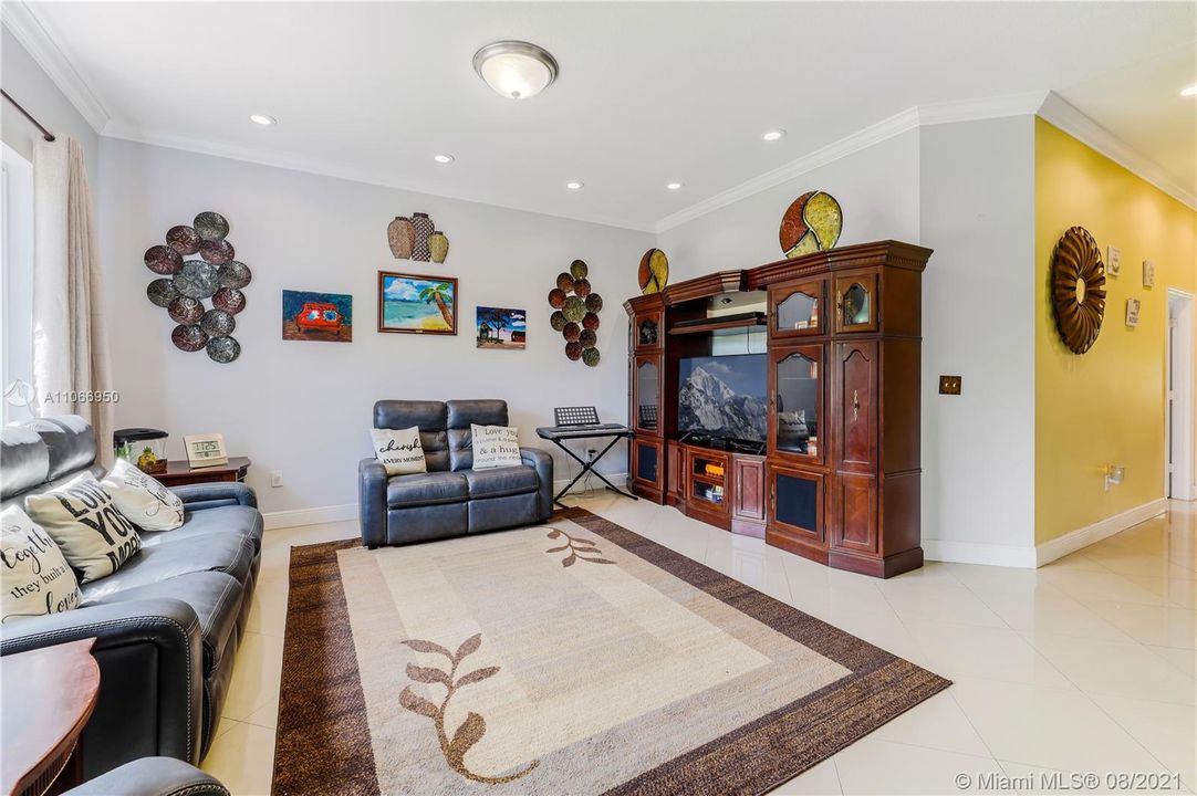 Recently Sold: $520,000 (4 beds, 2 baths, 2366 Square Feet)