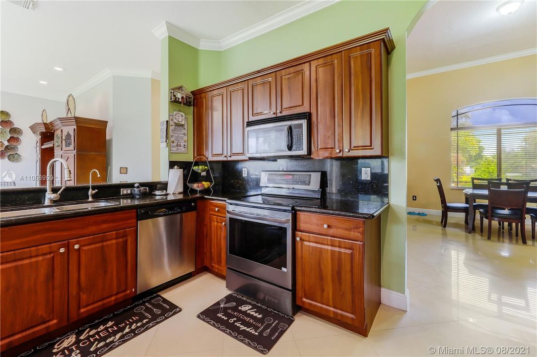 Recently Sold: $520,000 (4 beds, 2 baths, 2366 Square Feet)