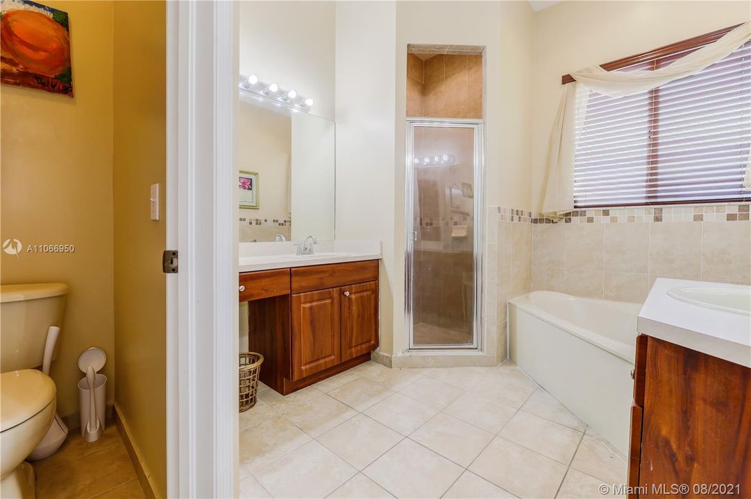 Recently Sold: $520,000 (4 beds, 2 baths, 2366 Square Feet)