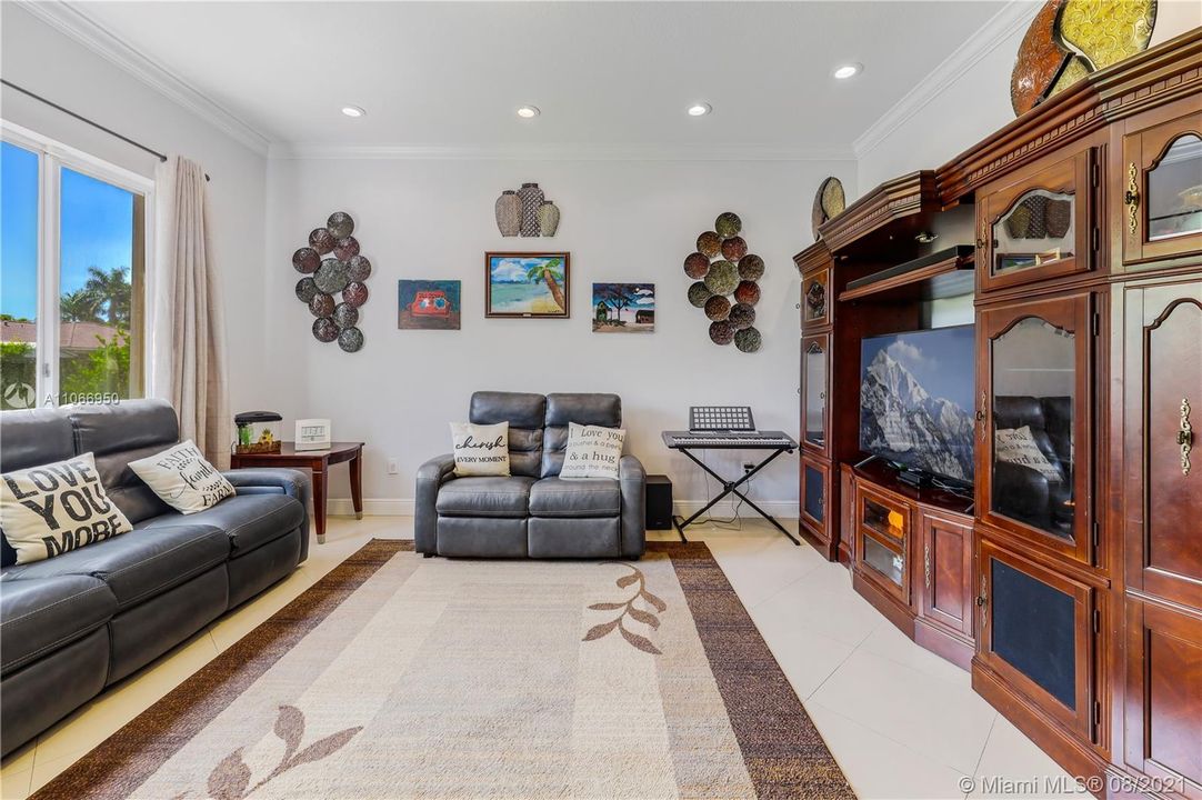 Recently Sold: $520,000 (4 beds, 2 baths, 2366 Square Feet)