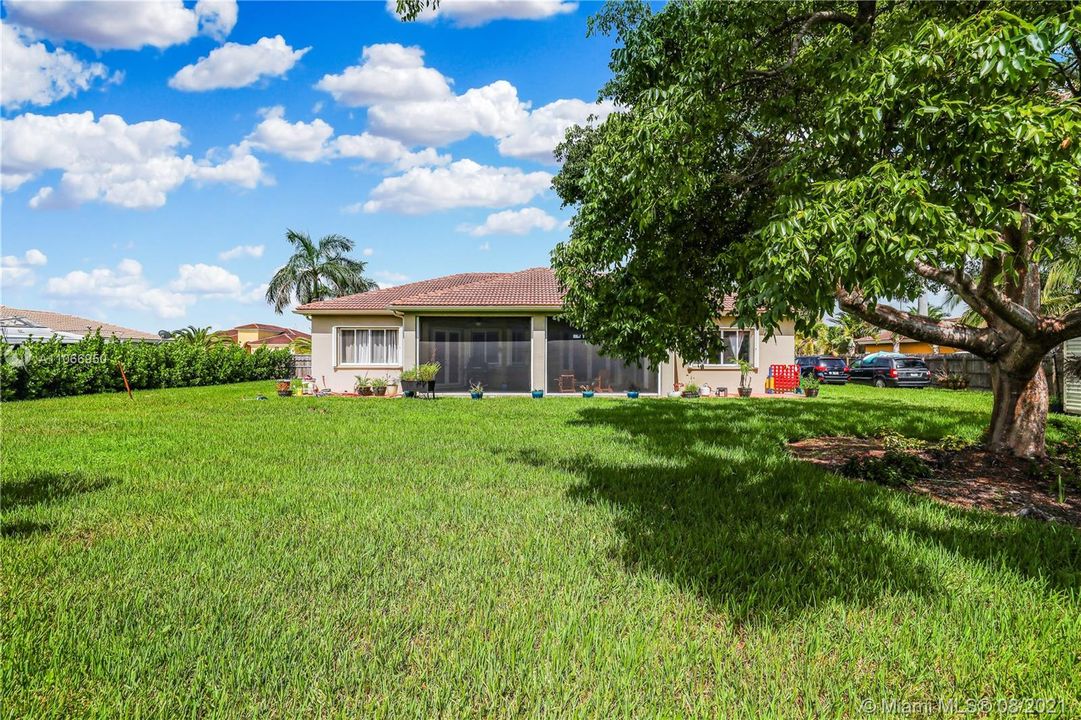 Recently Sold: $520,000 (4 beds, 2 baths, 2366 Square Feet)