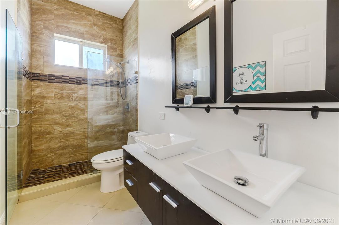 Recently Sold: $520,000 (4 beds, 2 baths, 2366 Square Feet)