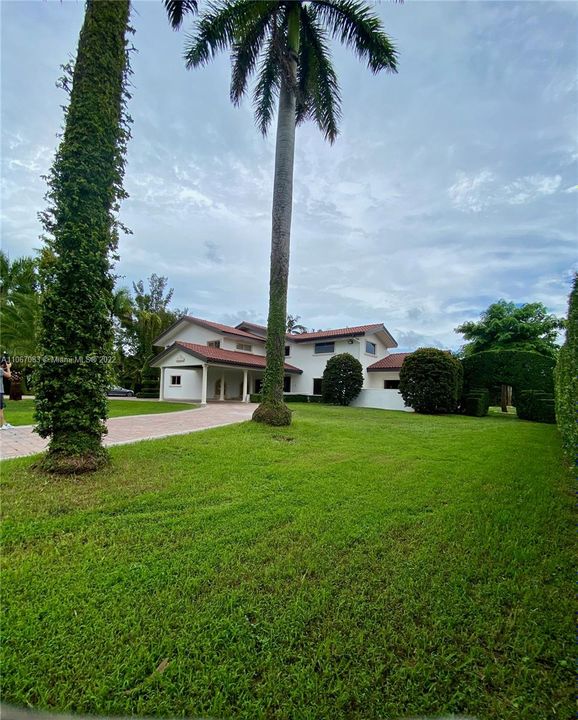 Recently Sold: $1,895,000 (6 beds, 5 baths, 5494 Square Feet)