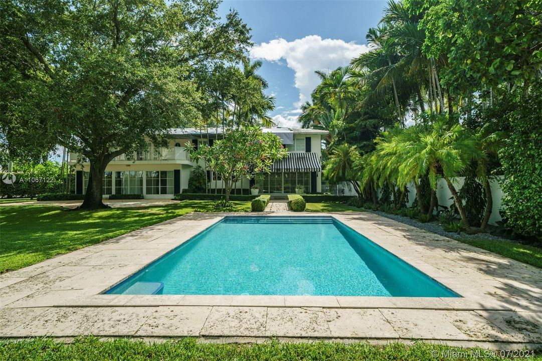 Recently Sold: $6,400,000 (4 beds, 4 baths, 3320 Square Feet)
