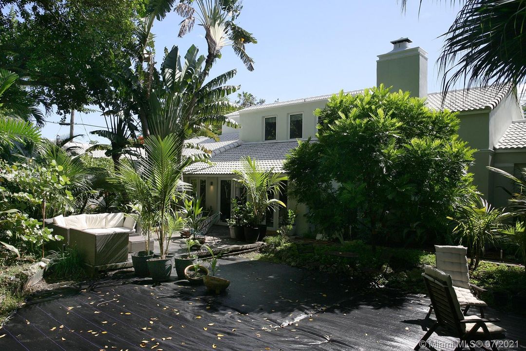 Recently Sold: $1,650,000 (3 beds, 3 baths, 3695 Square Feet)