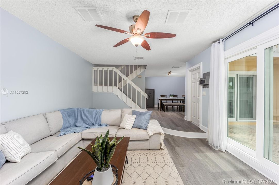 Recently Sold: $275,000 (2 beds, 2 baths, 1470 Square Feet)