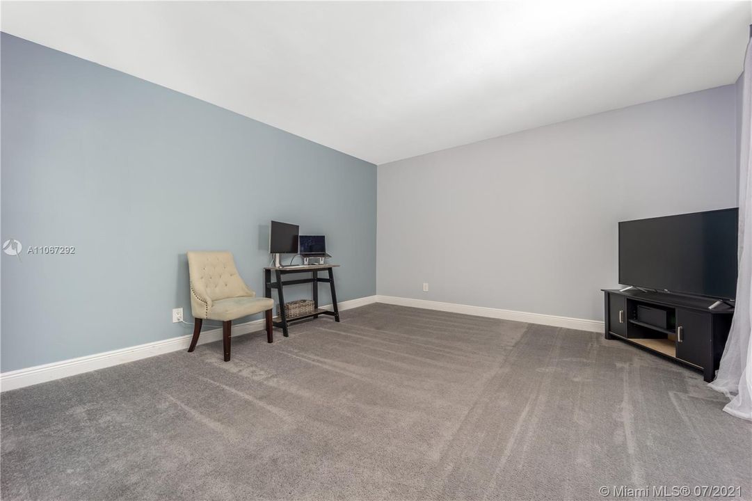 Recently Sold: $275,000 (2 beds, 2 baths, 1470 Square Feet)