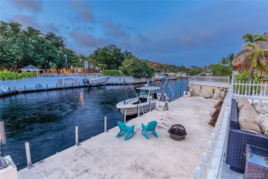 Recently Sold: $2,999,000 (5 beds, 3 baths, 2498 Square Feet)
