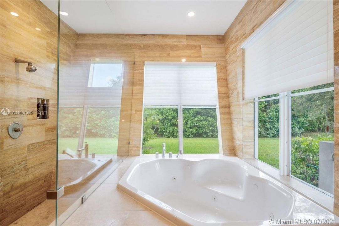 Недавно арендовано: $12,000 (6 спален, 4 ванн, 6495 Квадратных фут)