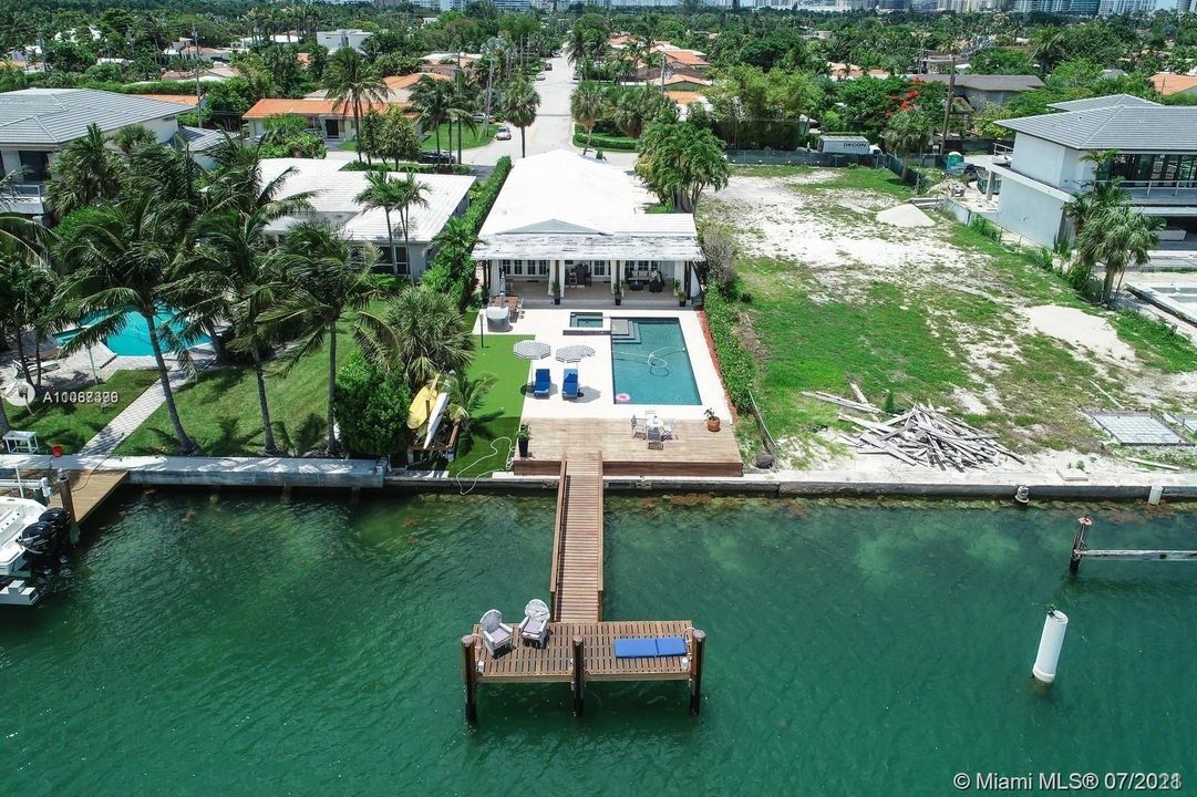 Recently Sold: $3,700,000 (4 beds, 2 baths, 2056 Square Feet)