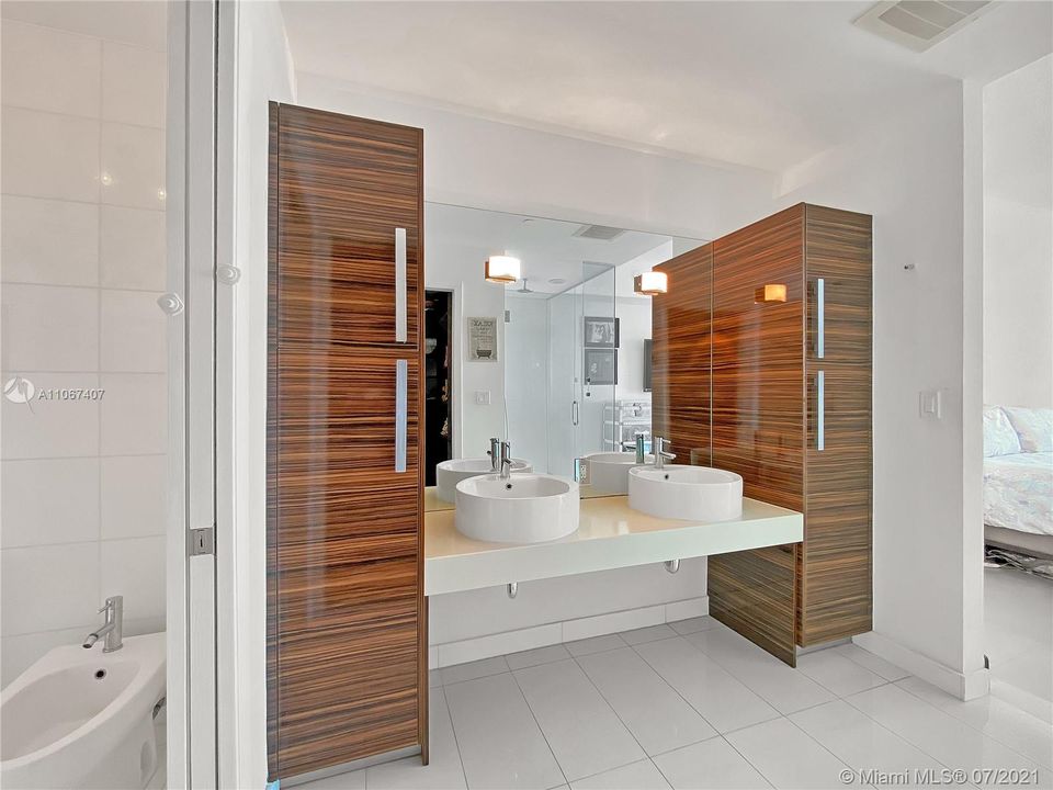 Недавно продано: $730,000 (2 спален, 2 ванн, 1135 Квадратных фут)