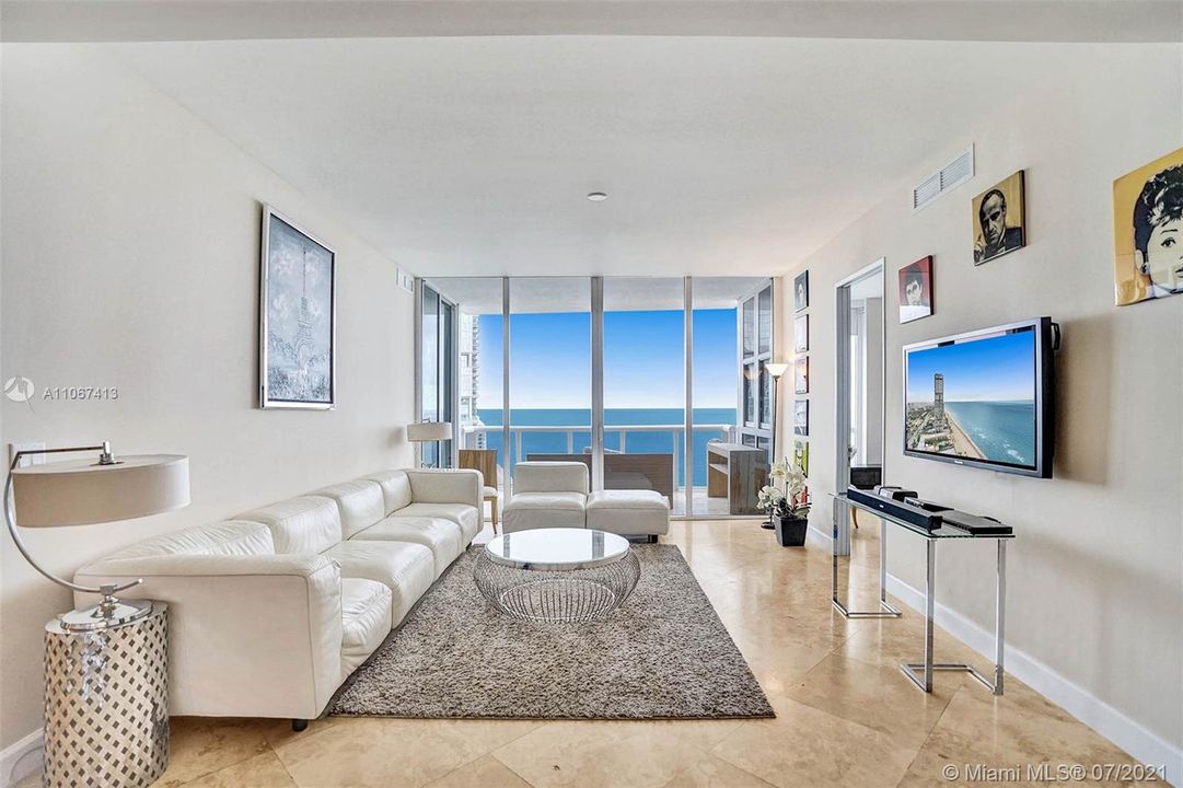 Recently Sold: $1,999,000 (3 beds, 3 baths, 2174 Square Feet)